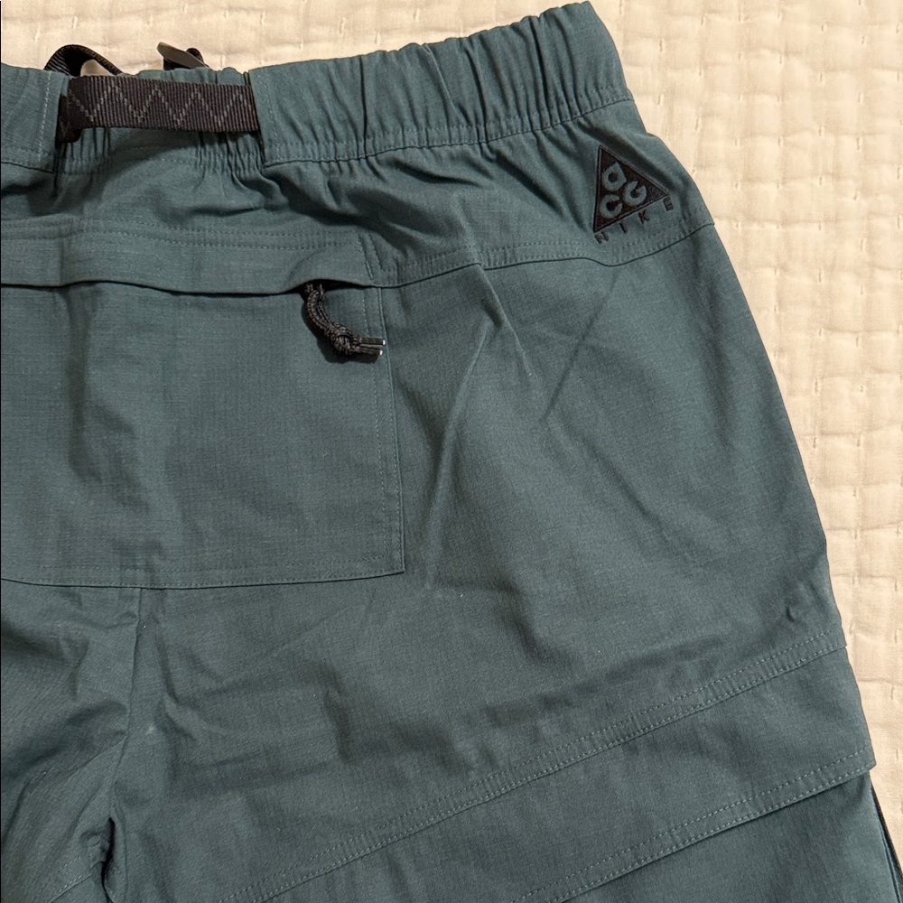 Nike ACG Dark Green Cargo Shorts - Picture 7 of 7